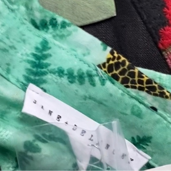 NEW Jane + Delancey Green Leaf and Giraffe Print Tunic Top - Picture 6 of 6